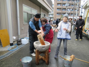 杵の重さに驚&手が逆（笑）